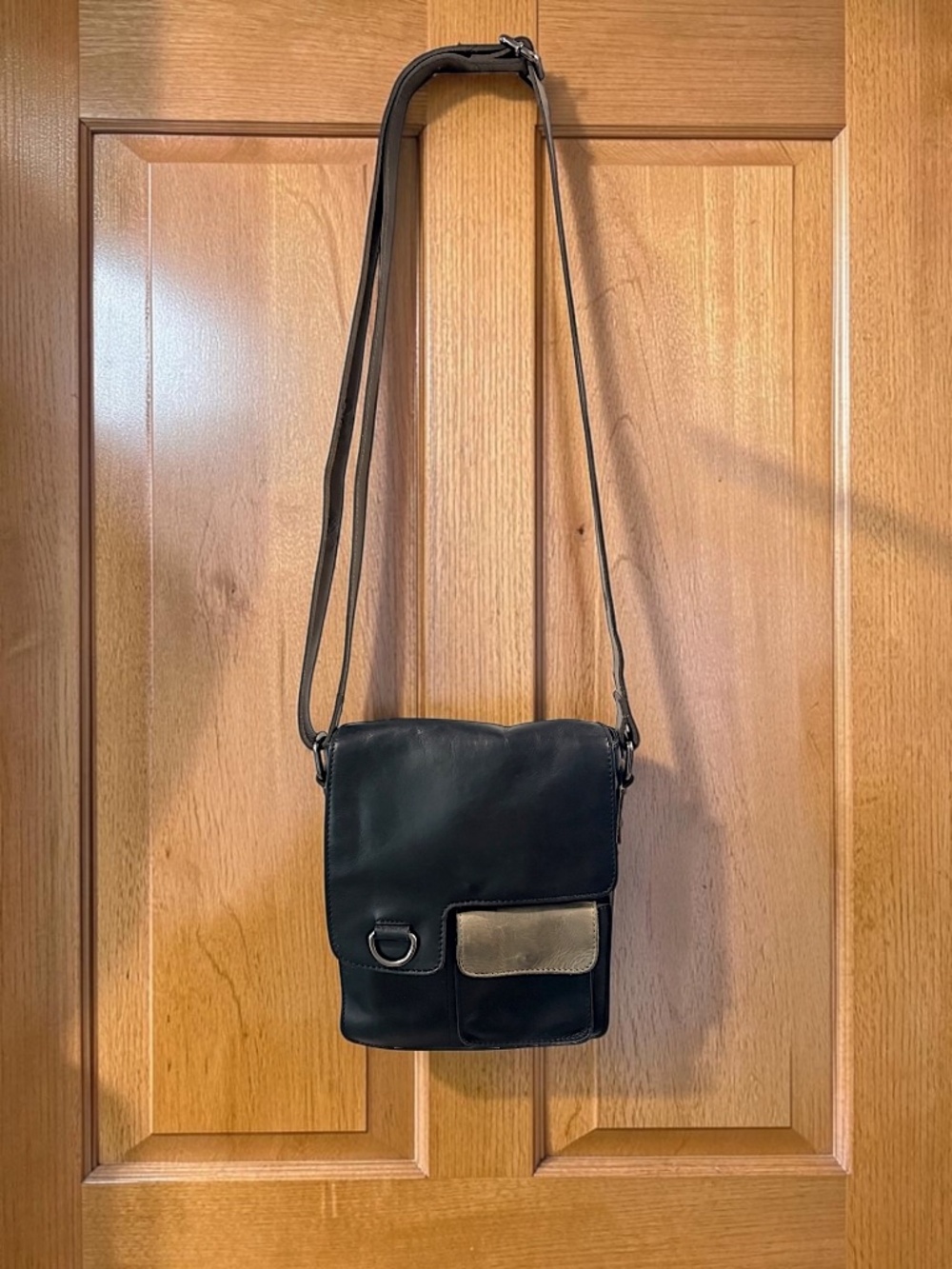 Adrian Klis 2728 Bison Leather Messenger Bag Black